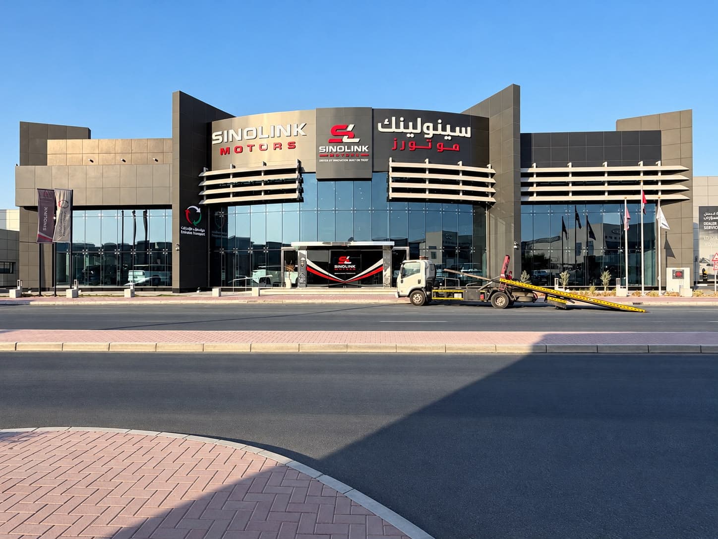 SINOLINK MOTORS Dubai Facility & Architectural Presence